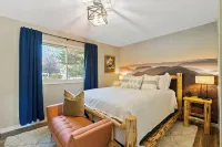 Mountain Bliss! a Beautiful Kalispell Home Отели рядом с достопримечательностью «A-1 Vacuum & Sewing Center»