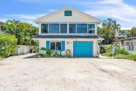 Conch Cottage 1 Bedroom Villa by RedAwning