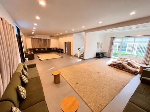 4 Bedrooms villa for rent