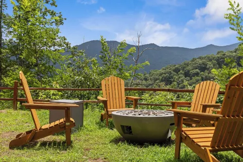 Long Views Retreat/3 Suites/Pet-Friendly - Sleeps 8