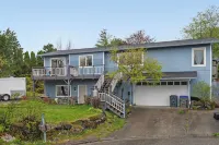 Big beautiful house with lots of room and amazing mountain and ocean views!!!