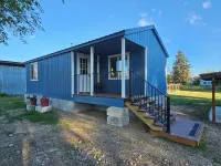 Cozy cabin in a quiet neighborhood near downtown Hamilton