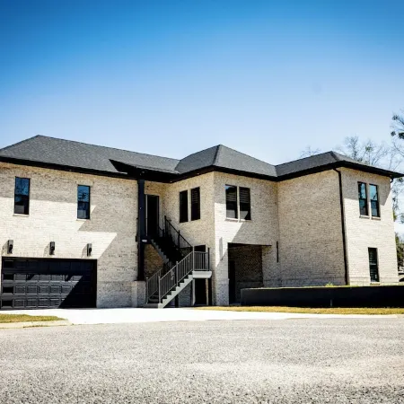 Charming waterfront 3-bedroom, 3 bath house with gourmet kitchen in Milton, FL
