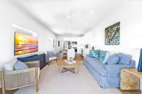 Stylish Cottage with Pool and Outdoor Grill - Elegant Waterfront Haven Hotels in Georgetown