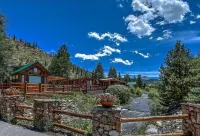 Homey Hideaway Chalet in family friendly Tiger Run, mins from Breckenridge