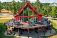 Cedar Cove -Private Lake Front + Hot Tub -5 min to Branson Strip -Dogs ok w/fee! Hotel a Sunset Cove Township