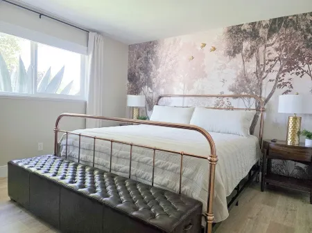 Welcome Home! King beds, Peaceful, Nice yard, Playground, and Arcades.