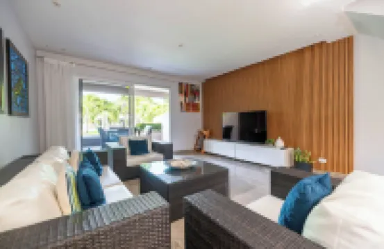 Eagle Beach Luxury House, Walking Distance to the Beach