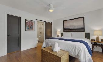 Elegant and Stylish Glenmoor Abode - 5 Min to Town