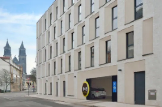 โรงแรม B&B มักเดบิวร์ค-ซิตี้ โรงแรมใน