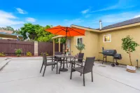 M3-Detached house 2 bedroom 1 bathroom close Old Town Monrovia kingsize-bed! Hotels near Cafe LuMar