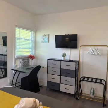 Modern Room in Shared Apartment Near NYC