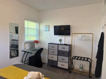 Modern Room in Shared Apartment Near NYC