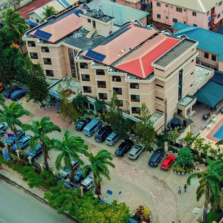 Dees Hotels, Apartments and Suites