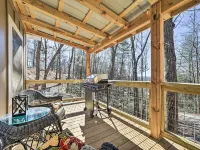 Modern Cabin w/ Fire Pit < 3 Mi to Trails! Hotels in Boyd