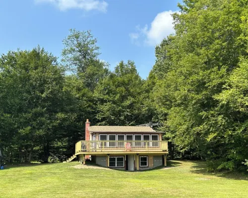 1 Bedroom Updated camp on Secluded Holland Pond Hotels in Orleans County
