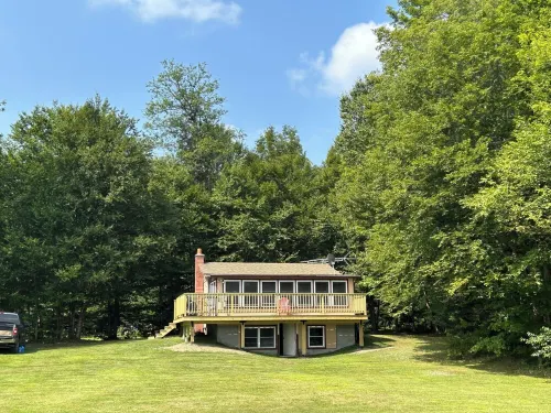 1 Bedroom Updated camp on Secluded Holland Pond