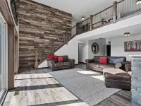 Exceptional property on Pelican Lake! Short walk to Breezy Resort, beaches, park Hotels in Breezy Point