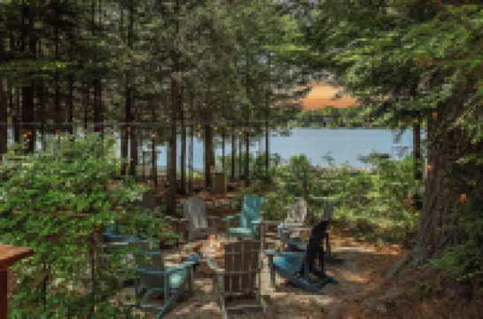 Tranquil Waterside by Avantstay Lakefront + Dock, Game Room, Views Hotels in Coolbaugh Township