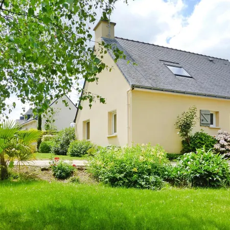 Holiday home with garden, Auray