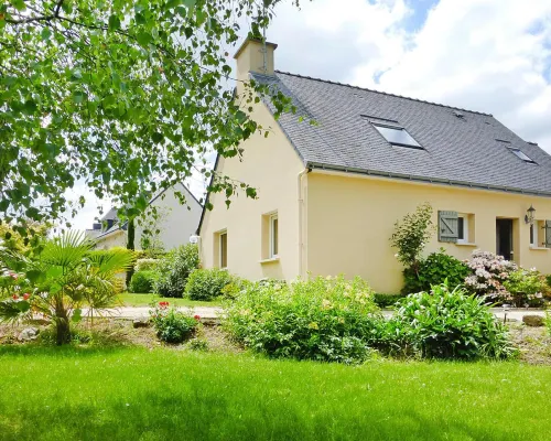 Holiday home with garden, Auray Hotels in Auray