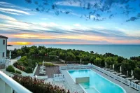 Apartment in Pedaso with Sea View & Pool - Apartments