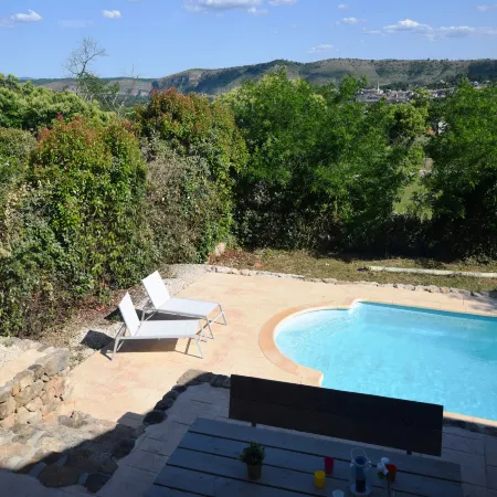 Hillside Villa with Pool, Joyeuse Отели в г. Жуайёз