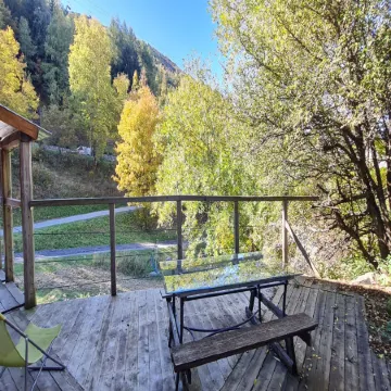 Alpine Apartment for 6 Guests