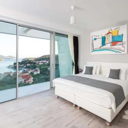 Five Bedroom Villa with Private Pool & Sea View