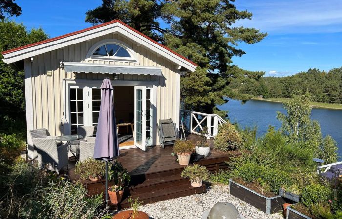 Lakeside Cabin with Panoramic Views