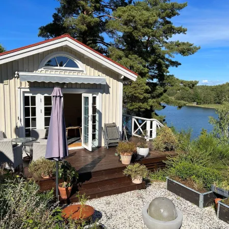 Lakeside Cabin with Panoramic Views Hotels in Varmdo