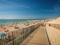 Lakeside Stay w/ Terrace Hotels in Hourtin