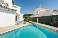 Residential Cul-De-Sac Walking Distance to Centre, Private Pool, Free AC & Wifi - 3 étoiles