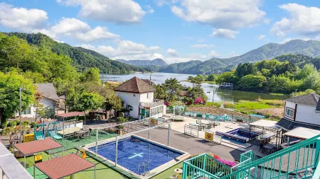 Gapyeong Four Season Pension Отели в г. Капхён