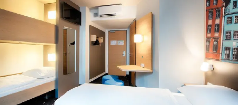 โรงแรม B&B โรสต็อค ซิตี-เวสต์