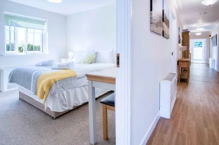 The Barn - 4 Bedroom - Tyn-Y-Coed Farm - Cardiff Отели рядом с достопримечательностью «Glamping»