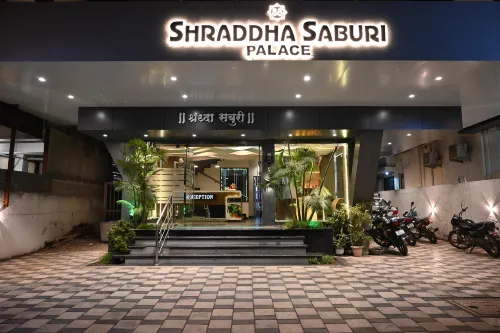 Hotel Shradha Saburi Palace - Lemmikkieläimet sallittu