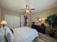 Casa Bella-Luxury Home on Corner Lot, Bring Your Fur Baby.