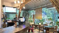Nuansa Pagi Home & Coffee Hotel di Kadudampit