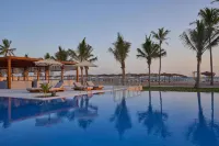 The Club by Fanar - pantai