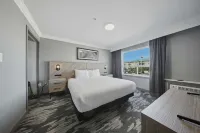 サンドマン ホテル レッド ディアー レッド・ディア・ポリテクニック図書館周辺のホテル