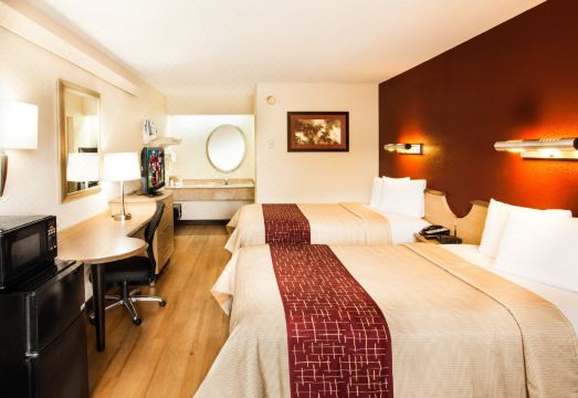 레드 루프 인 파커즈버그 객실 내부