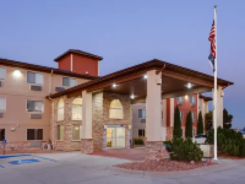 Holiday Inn Express & Suites SCOTTSBLUFF-GERING by IHG Hotels in Scottsbluff