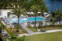 EVEN Hotel MIAMI - AIRPORT by IHG - Pools
