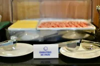 亞松森阿維亞多雷斯智選假日飯店 - 早餐