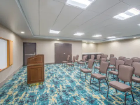 Holiday Inn Express & Suites SHAWNEE-KANSAS CITY WEST by IHG Hotels in Shawnee