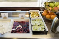 Holiday Inn Express BIRMINGHAM - STAR CITY by IHG - breakfast