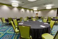 Drury Plaza Hotel Columbia East - Parkplatz