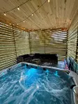 New Private Quiet Cabin~Mountain Forest View~Hot Tub~3 King Beds~Fire Pit~1 Acre - Chalets