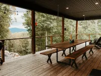 The Rusty Lantern! Enjoy peace and quiet in this cozy mountain cabin! Free WiFi Hotel di Pendleton County